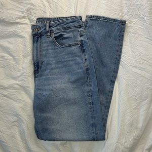 American Eagle High Waisted Light Wash Mom Jeans